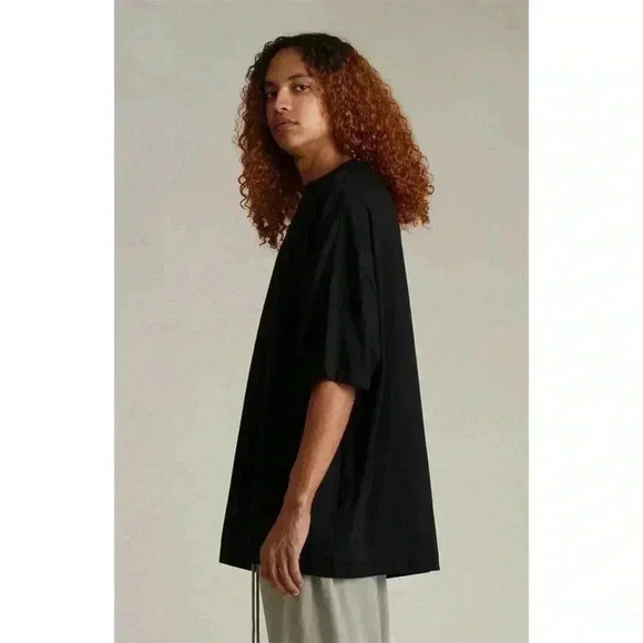 Fear of God Essentials Jet Black T-Shirt - Picture 2 of 4